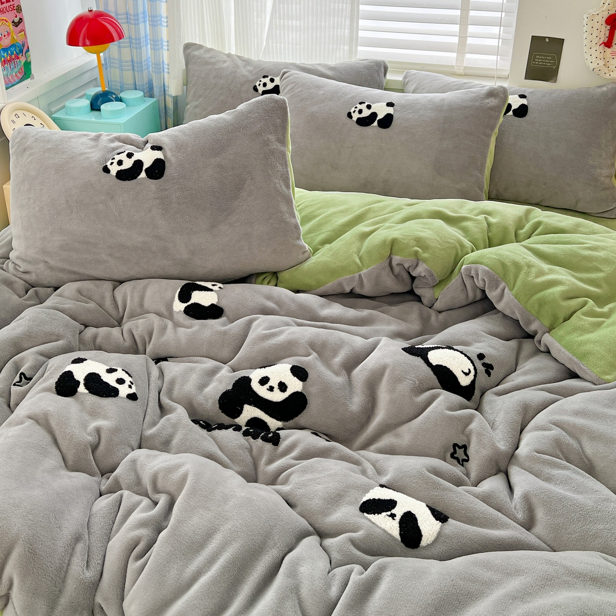 91家纺网 家纺一手货源 找家纺 典曼家纺 2025新款卡通毛巾绣四件套 胖胖熊灰