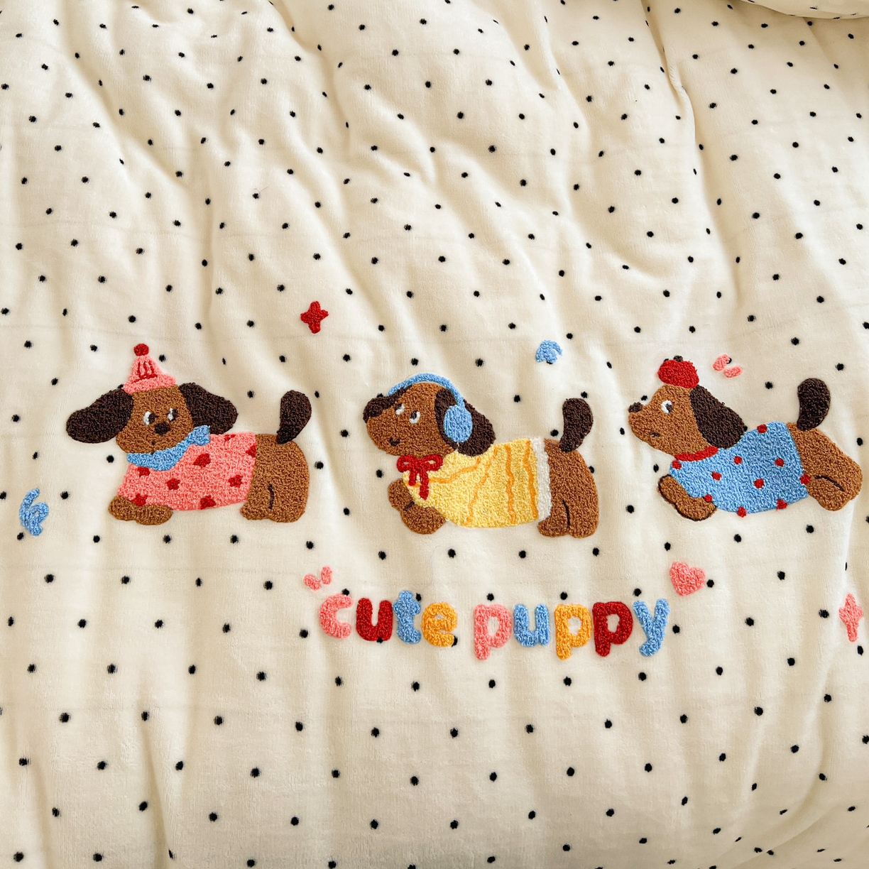 91家纺网 家纺一手货源 找家纺 典曼家纺 2025新款卡通毛巾绣四件套 腊肠狗