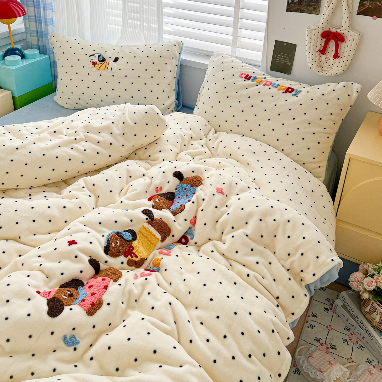 91家纺网 家纺一手货源 找家纺 典曼家纺 2025新款卡通毛巾绣四件套 腊肠狗