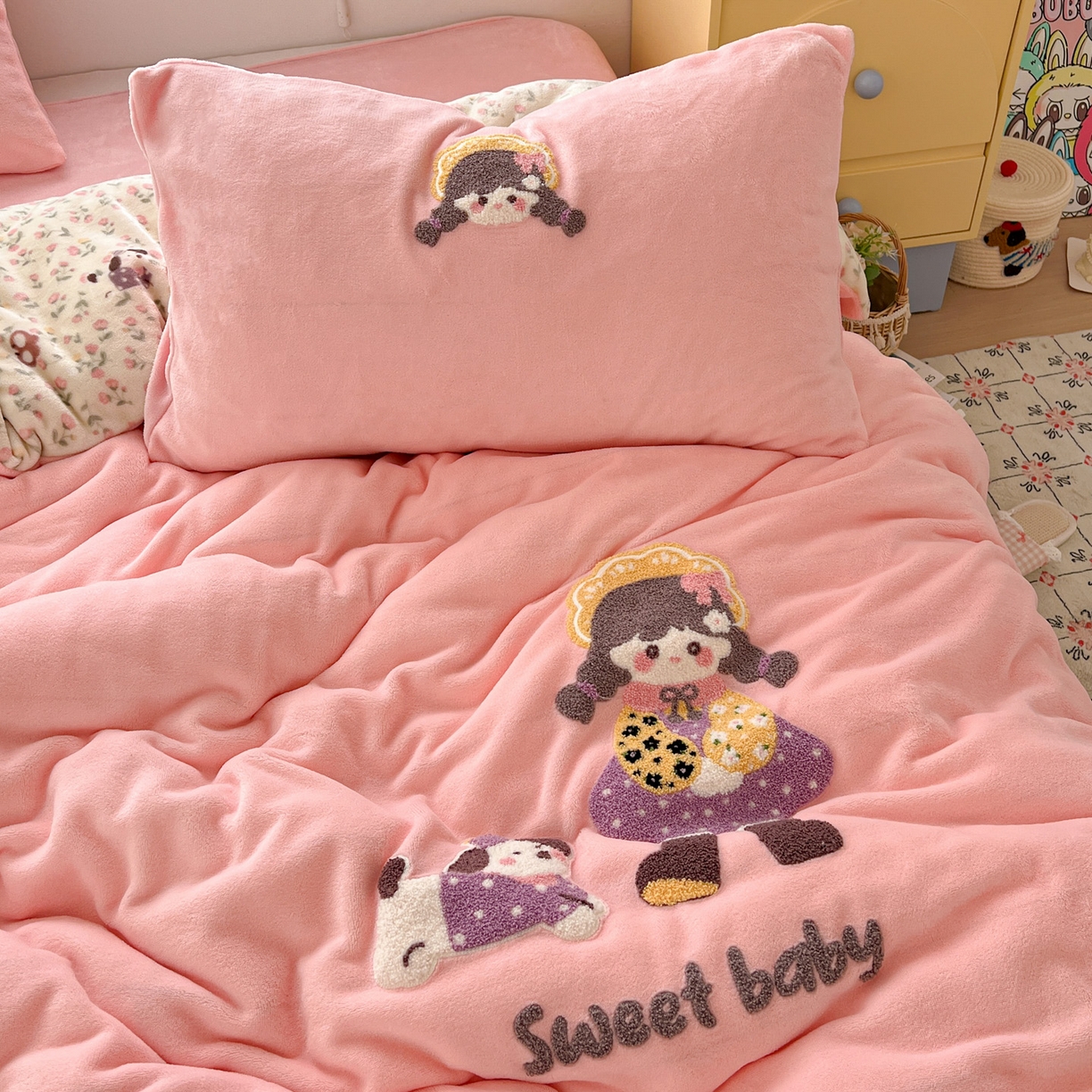 91家纺网 家纺一手货源 找家纺 典曼家纺 2025新款卡通毛巾绣四件套 花田女孩