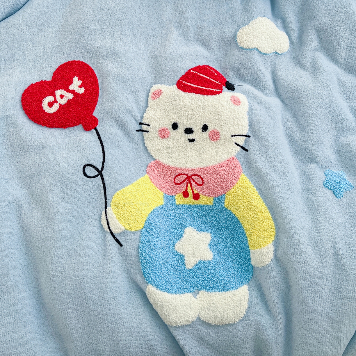 91家纺网 家纺一手货源 找家纺 典曼家纺 2025新款卡通毛巾绣四件套 KT蓝