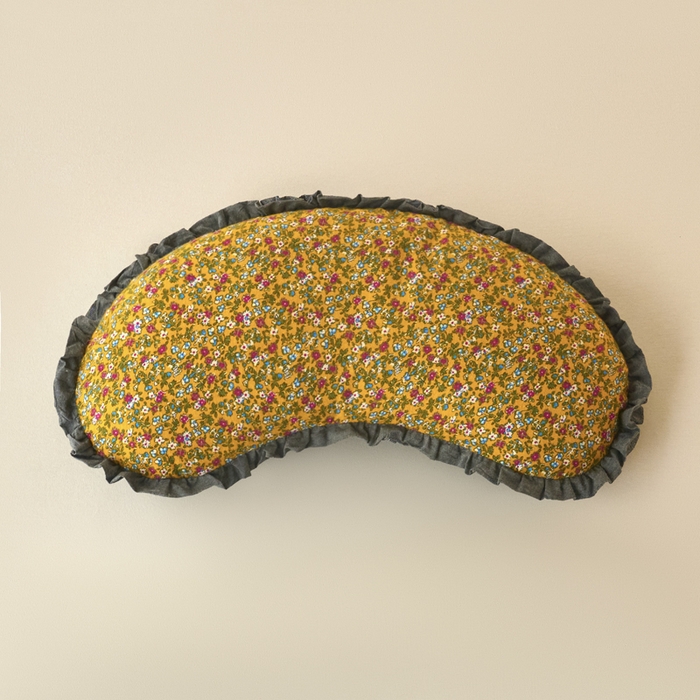 91家纺网 家纺一手货源 找家纺 明星枕业 2025新款全棉磨毛荞麦枕头枕芯花边饺子形枕全荞麦壳月牙护颈枕枕头枕芯 饺子枕-黄碎花