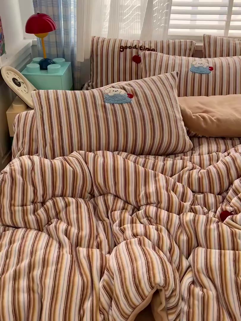 91家纺网 家纺一手货源 找家纺 典曼家纺 2025新款卡通毛巾绣四件套 咖啡狗