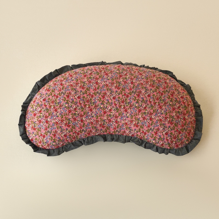 91家纺网 家纺一手货源 找家纺 明星枕业 2025新款全棉磨毛荞麦枕头枕芯花边饺子形枕全荞麦壳月牙护颈枕枕头枕芯 饺子枕-粉碎花