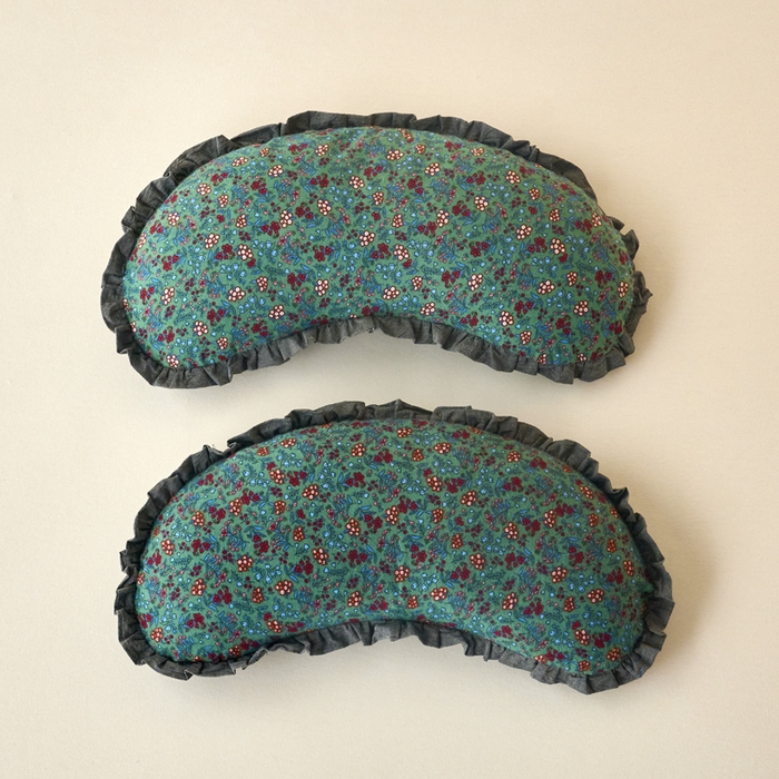 91家纺网 家纺一手货源 找家纺 明星枕业 2025新款全棉磨毛荞麦枕头枕芯花边饺子形枕全荞麦壳月牙护颈枕枕头枕芯 饺子枕-绿碎花