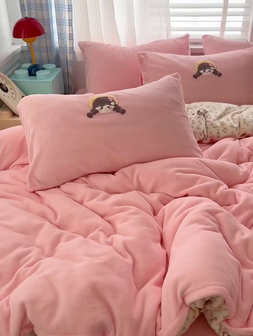 91家纺网 家纺一手货源 找家纺 典曼家纺 2025新款卡通毛巾绣四件套 花田女孩