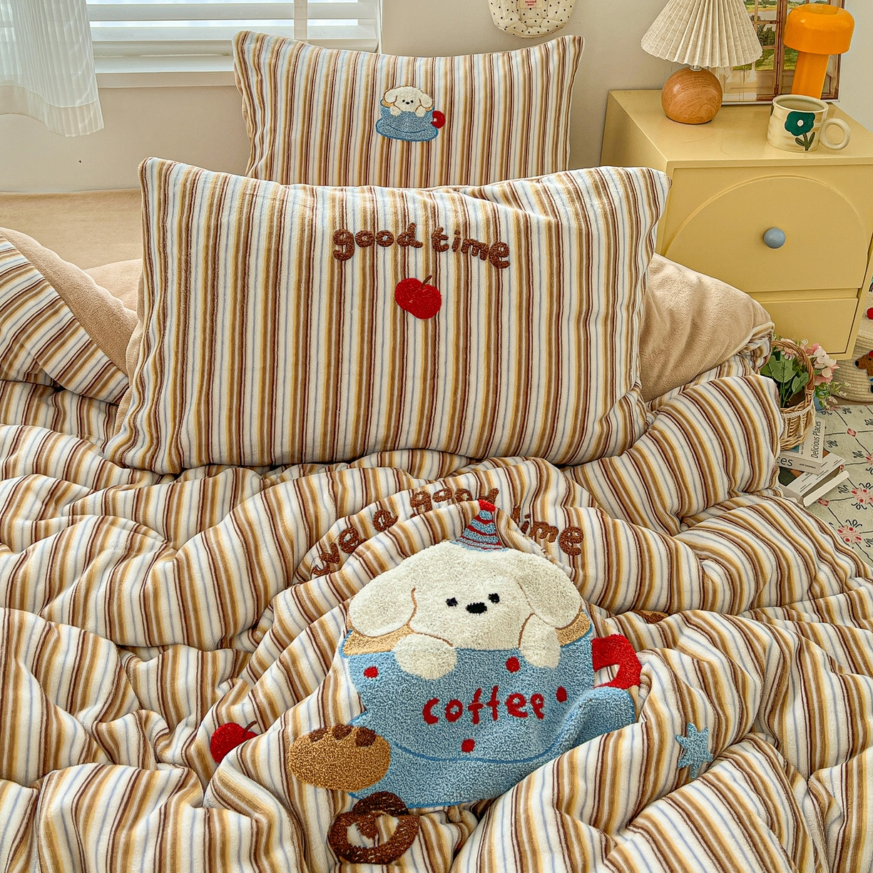 91家纺网 家纺一手货源 找家纺 典曼家纺 2025新款卡通毛巾绣四件套 咖啡狗