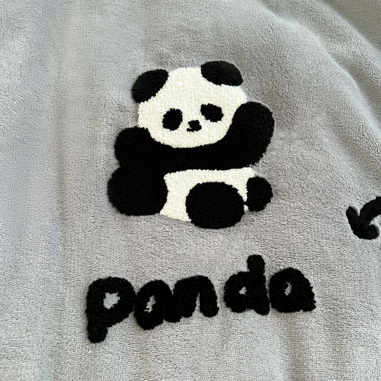 91家纺网 家纺一手货源 找家纺 典曼家纺 2025新款卡通毛巾绣四件套 胖胖熊灰