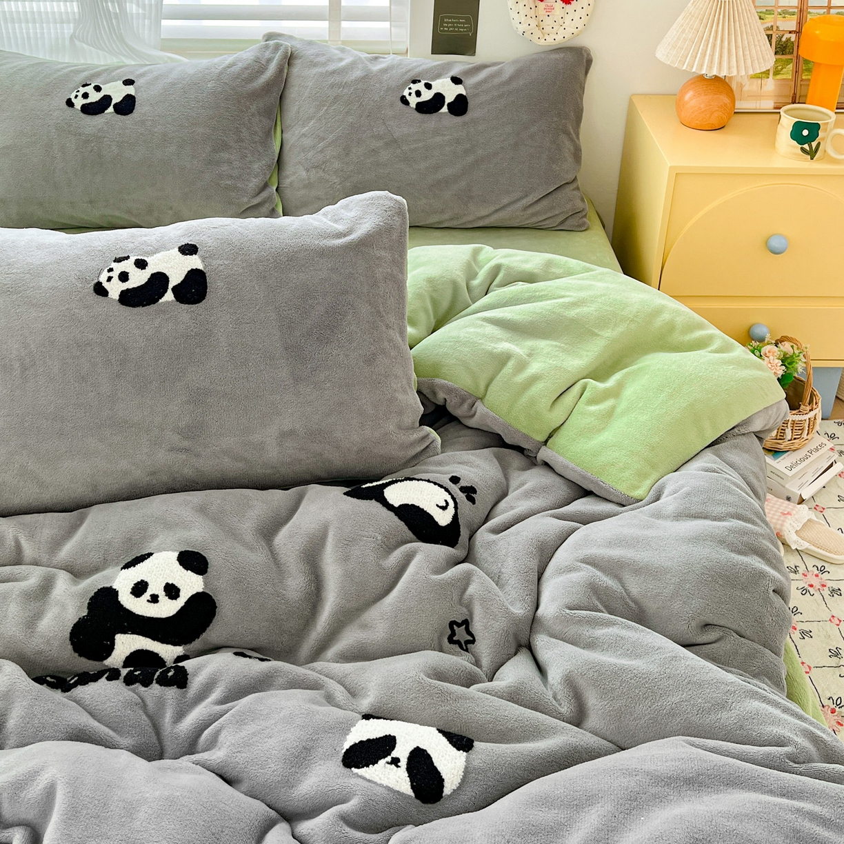 91家纺网 家纺一手货源 找家纺 典曼家纺 2025新款卡通毛巾绣四件套 胖胖熊灰