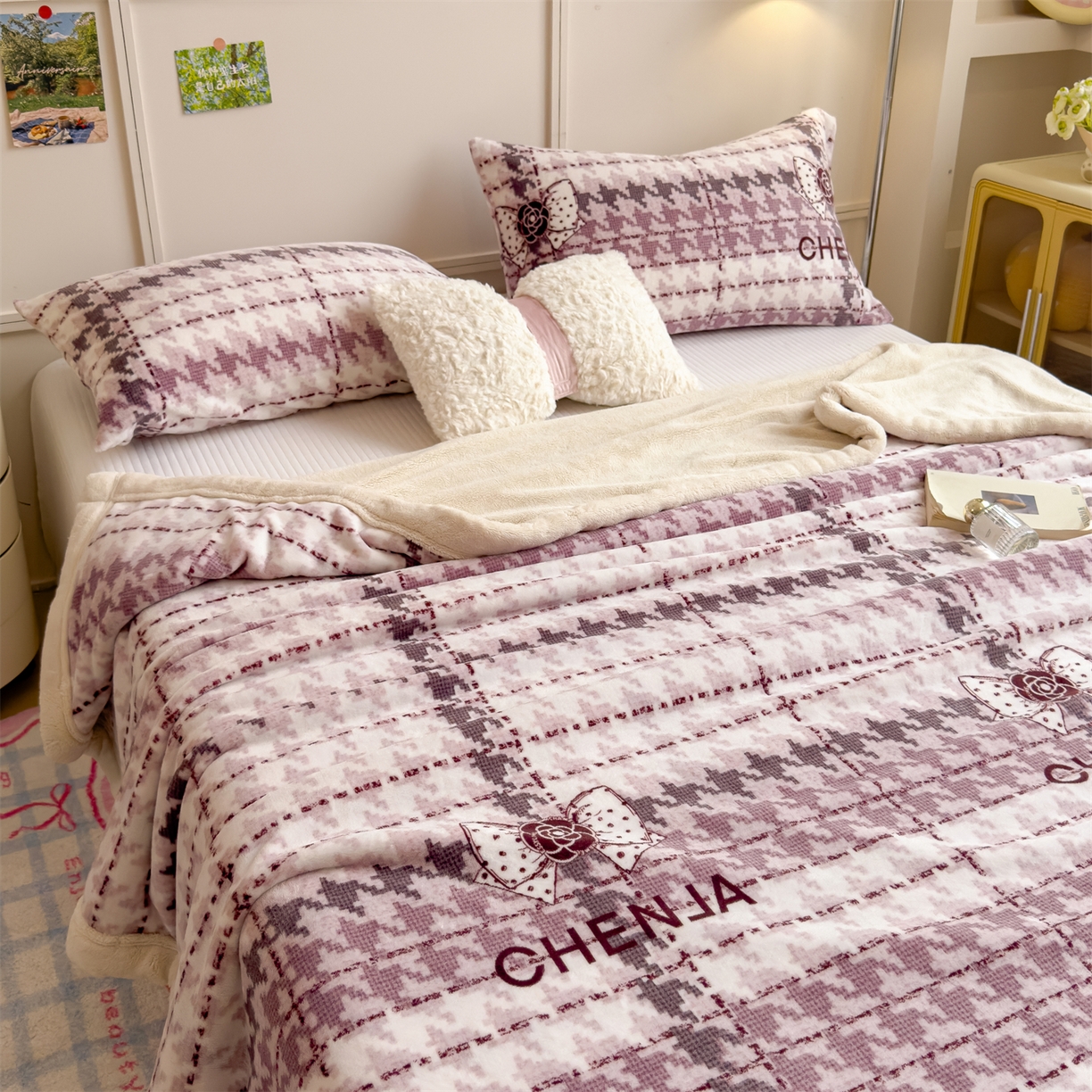 91家纺网 家纺一手货源 找家纺 慕木家纺 2025新款高克重印花牛奶绒云锦绒双层毛毯毛毯毯子（可供跨境提供买家秀） 双层毛毯-千鸟蝴蝶结+白