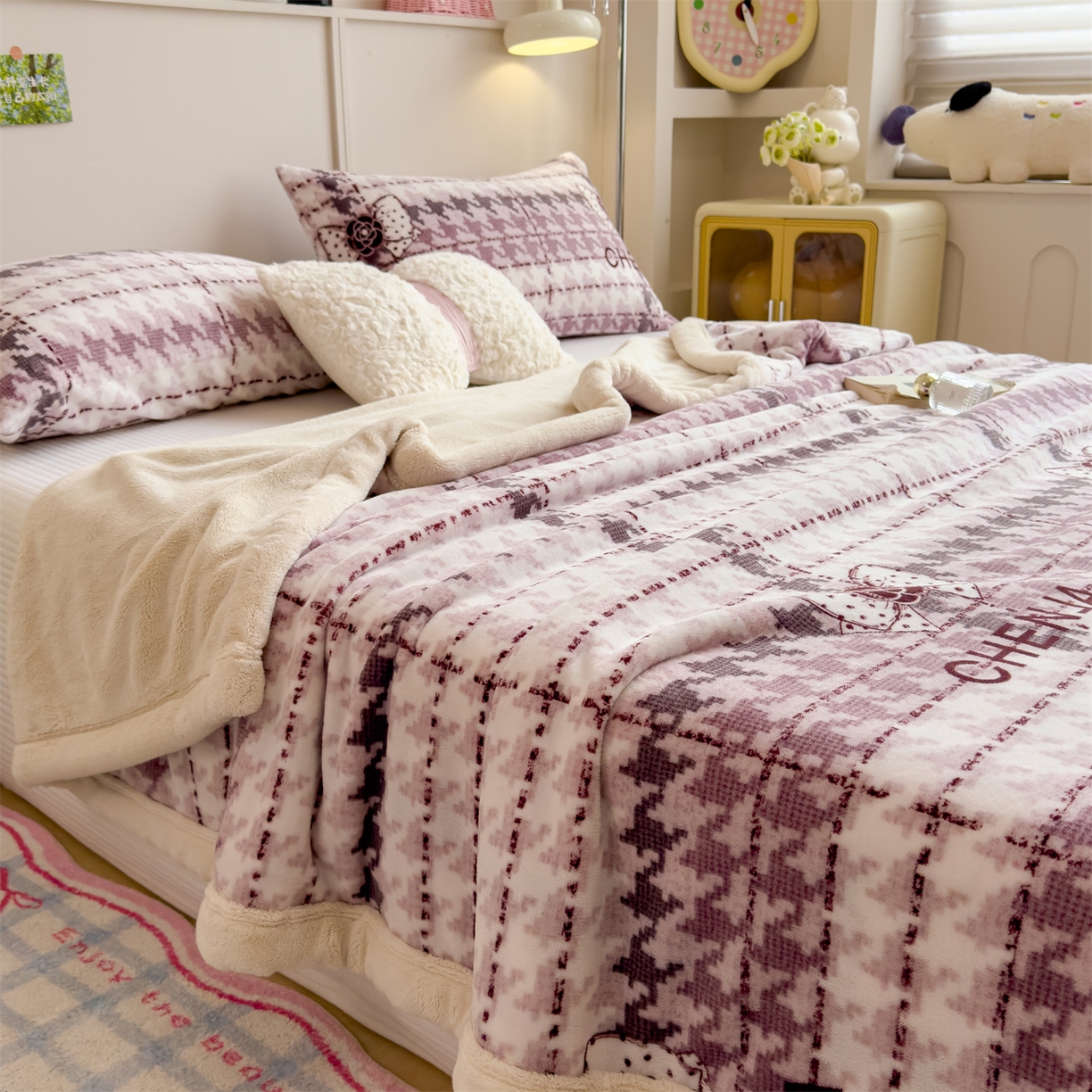 91家纺网 家纺一手货源 找家纺 慕木家纺 2025新款高克重印花牛奶绒云锦绒双层毛毯毛毯毯子（可供跨境提供买家秀） 双层毛毯-千鸟蝴蝶结+白