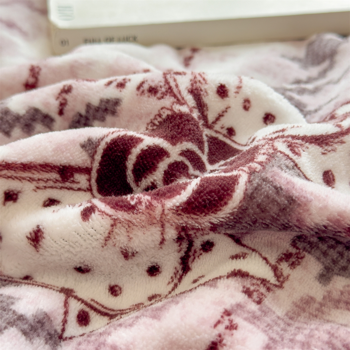 91家纺网 家纺一手货源 找家纺 慕木家纺 2025新款高克重印花牛奶绒云锦绒双层毛毯毛毯毯子（可供跨境提供买家秀） 双层毛毯-千鸟蝴蝶结+白