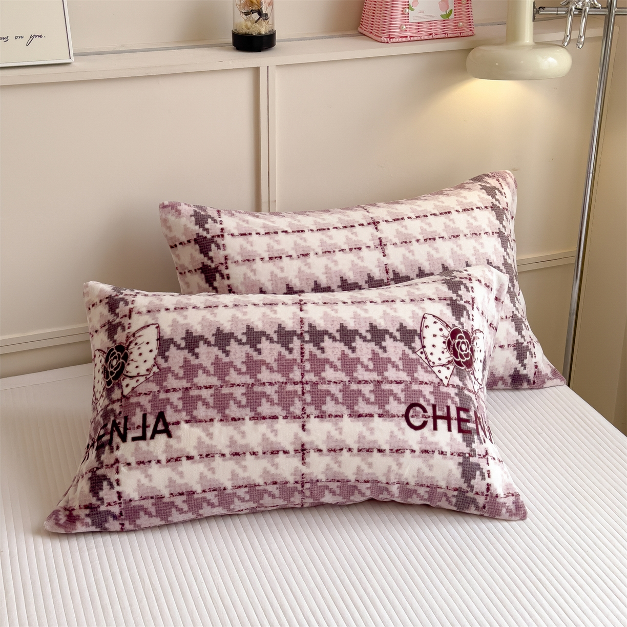 91家纺网 家纺一手货源 找家纺 慕木家纺 2025新款高克重印花牛奶绒云锦绒双层毛毯毛毯毯子（可供跨境提供买家秀） 双层毛毯-千鸟蝴蝶结+白