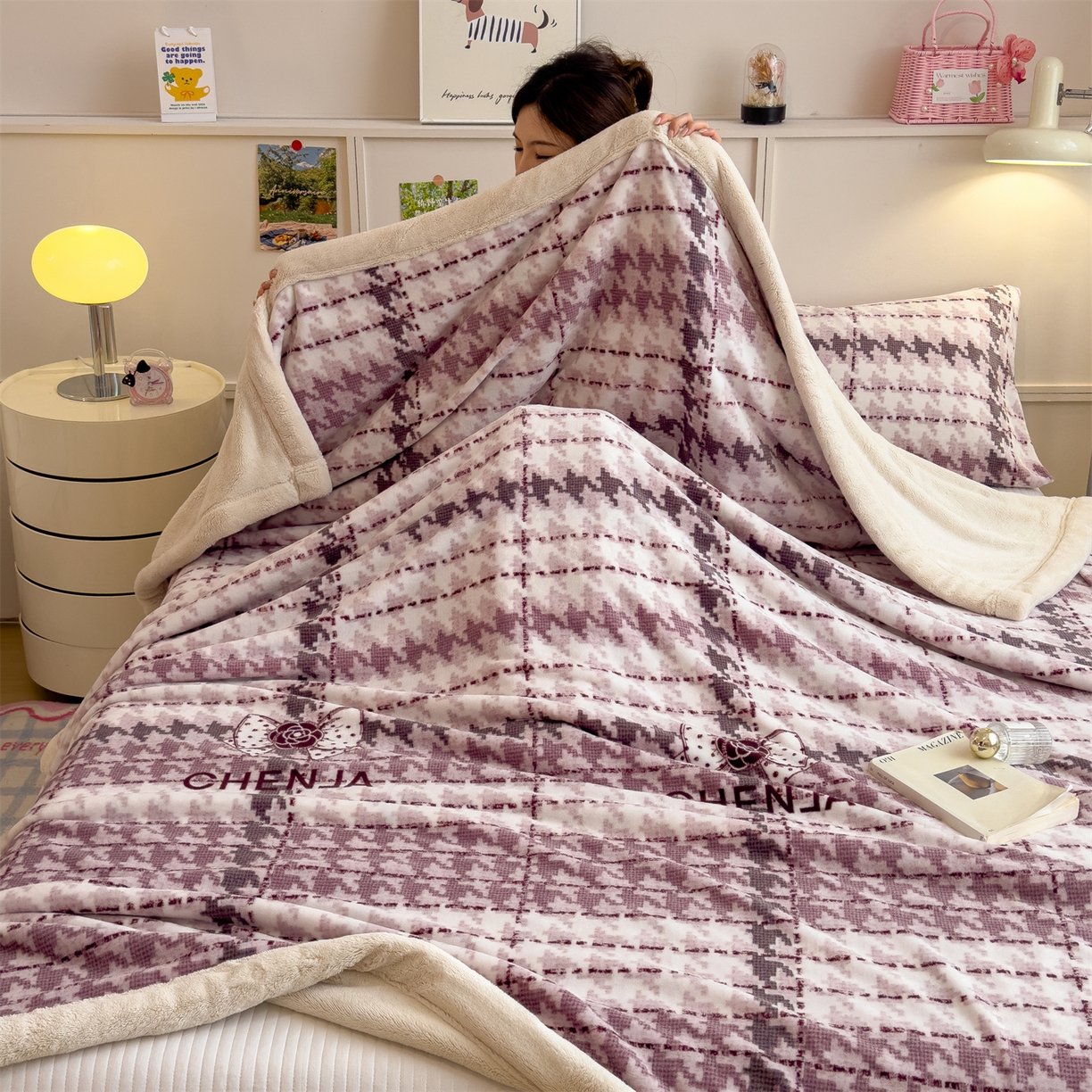 91家纺网 家纺一手货源 找家纺 慕木家纺 2025新款高克重印花牛奶绒云锦绒双层毛毯毛毯毯子（可供跨境提供买家秀） 双层毛毯-千鸟蝴蝶结+白