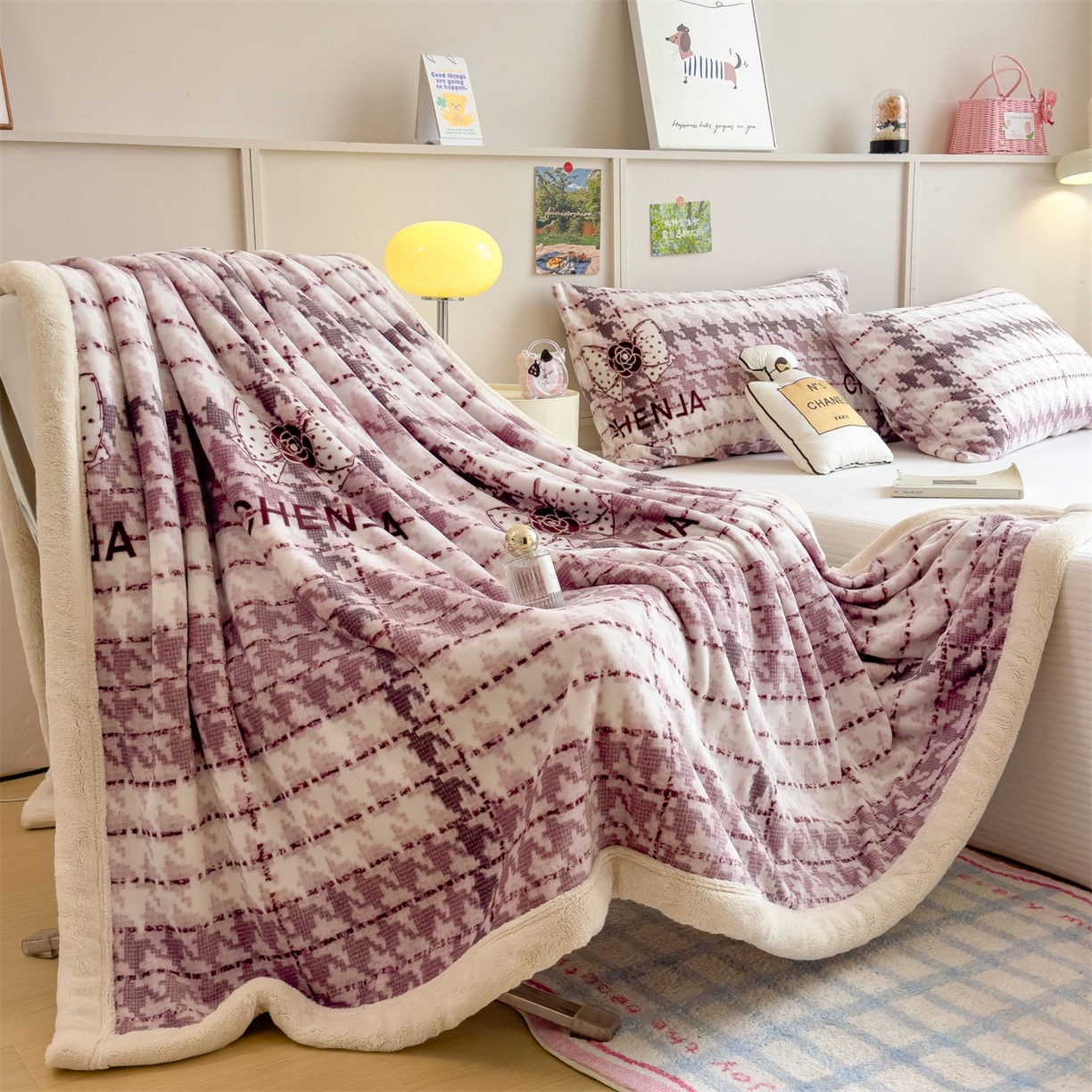 91家纺网 家纺一手货源 找家纺 慕木家纺 2025新款高克重印花牛奶绒云锦绒双层毛毯毛毯毯子（可供跨境提供买家秀） 双层毛毯-千鸟蝴蝶结+白