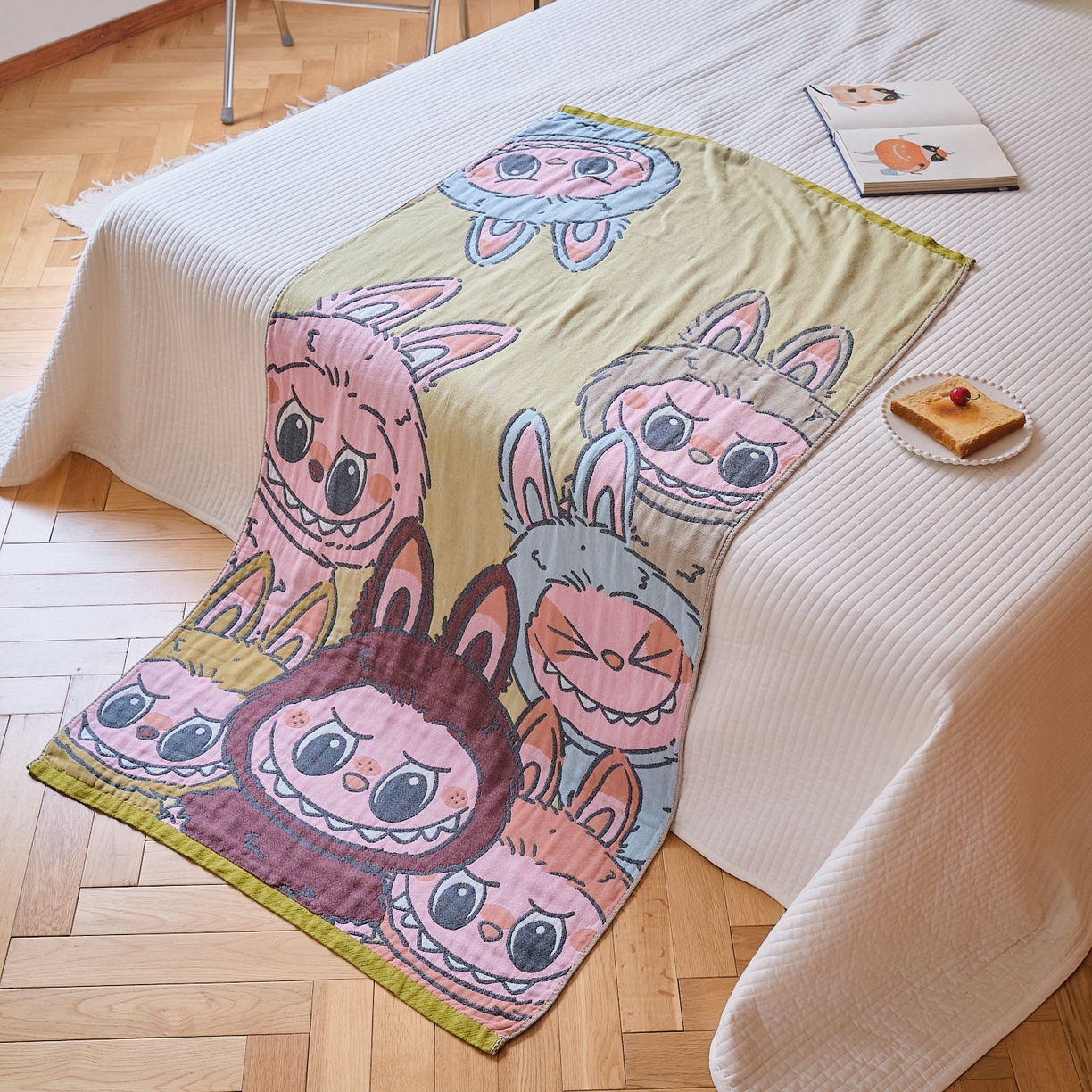 91家纺网 家纺一手货源 找家纺 沐瑟家纺 2025新款卡通A类全棉四层纱布浴巾加大毛巾-第四组 兔兔家族 150*75cm