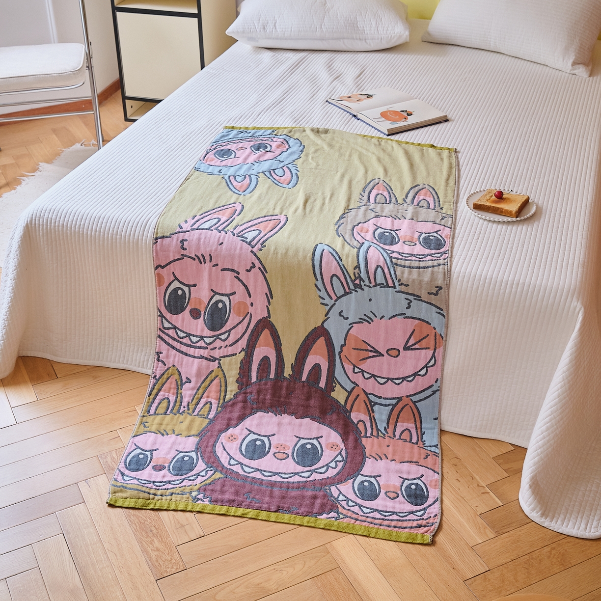 91家纺网 家纺一手货源 找家纺 沐瑟家纺 2025新款卡通A类全棉四层纱布浴巾加大毛巾-第四组 兔兔家族 150*75cm