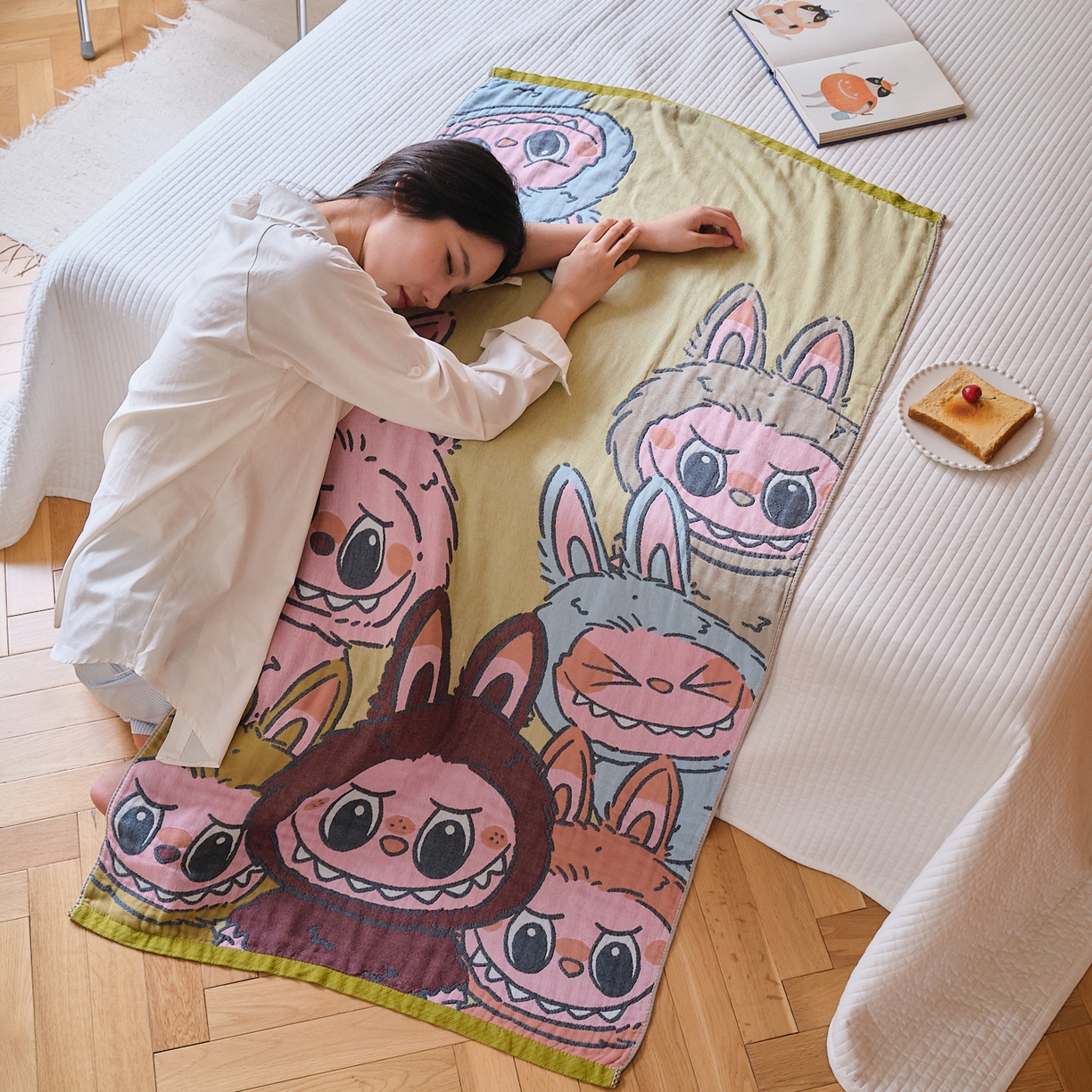 91家纺网 家纺一手货源 找家纺 沐瑟家纺 2025新款卡通A类全棉四层纱布浴巾加大毛巾-第四组 兔兔家族 150*75cm