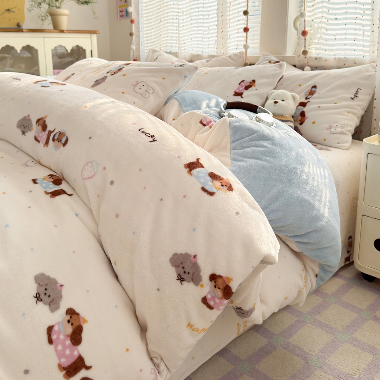 91家纺网 家纺一手货源 找家纺 （总）沐芷 2025 高克重加厚A类牛奶绒四件套珊瑚绒卡通简约三件套