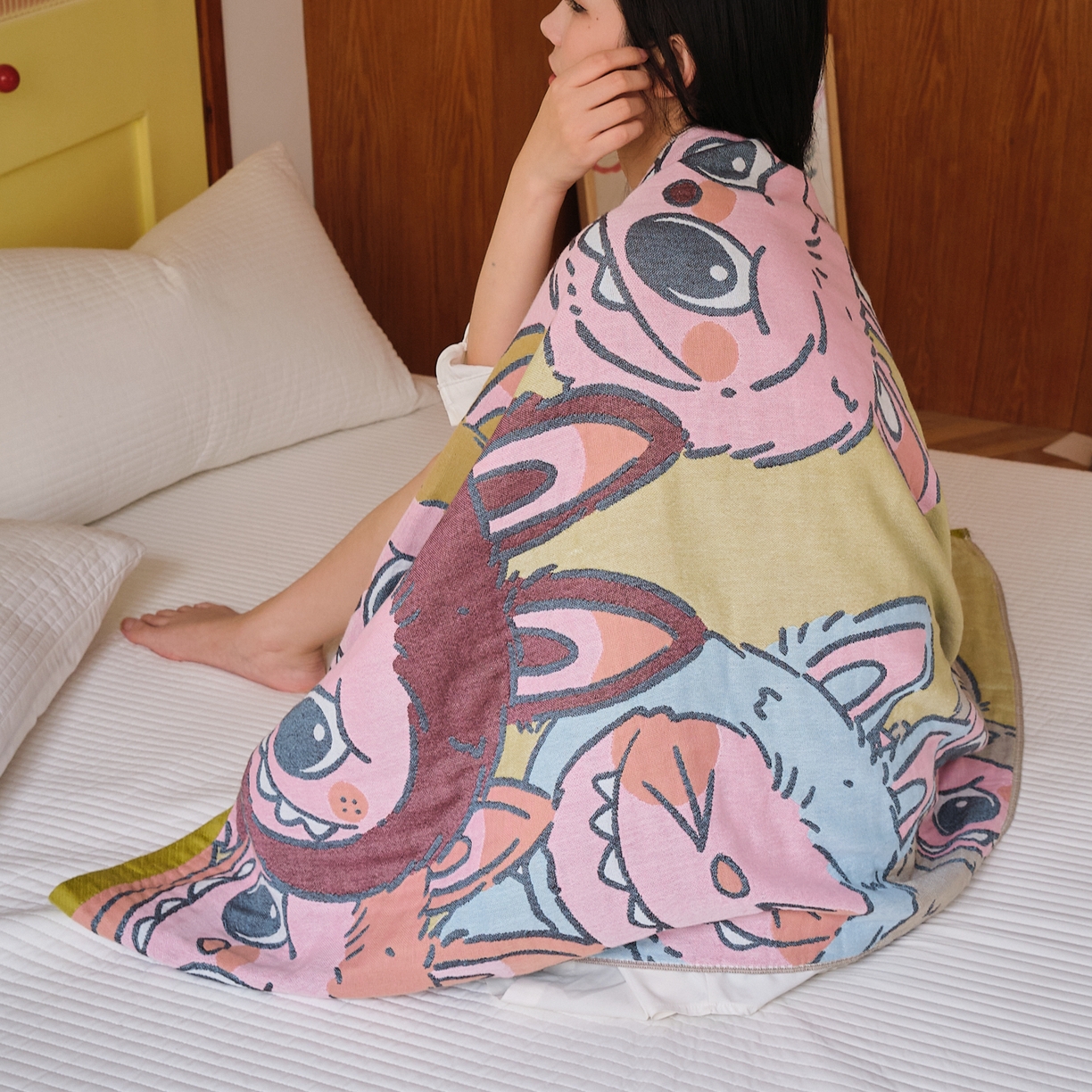 91家纺网 家纺一手货源 找家纺 沐瑟家纺 2025新款卡通A类全棉四层纱布浴巾加大毛巾-第四组 兔兔家族 150*75cm