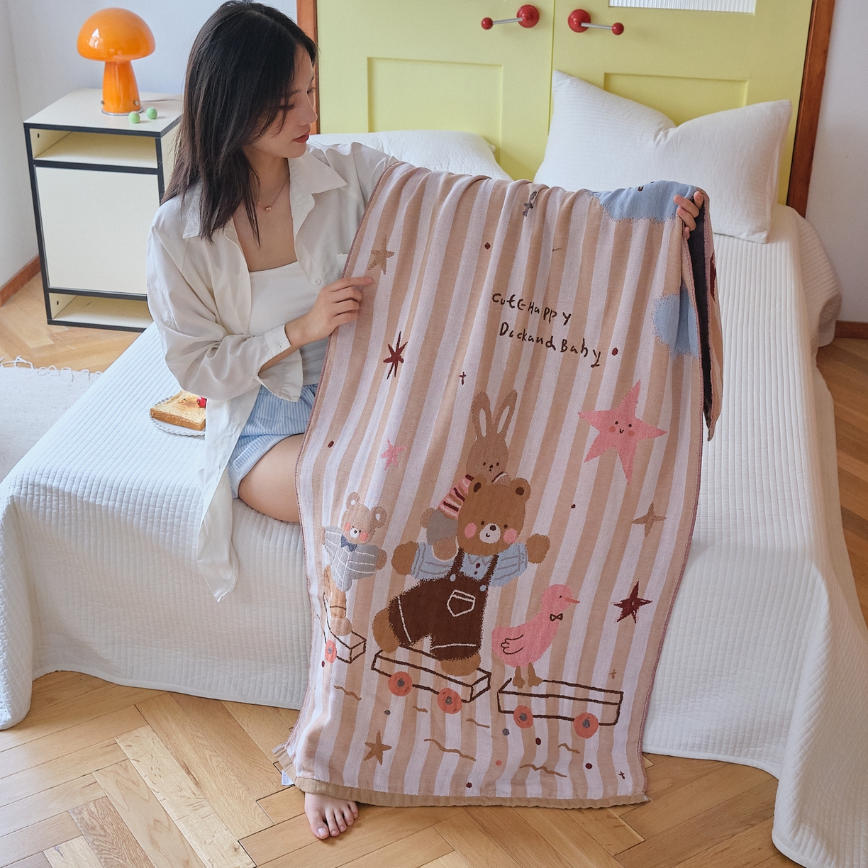 91家纺网 家纺一手货源 找家纺 沐瑟家纺 2025新款卡通A类全棉四层纱布浴巾加大毛巾-第四组 小熊火车 150*75cm