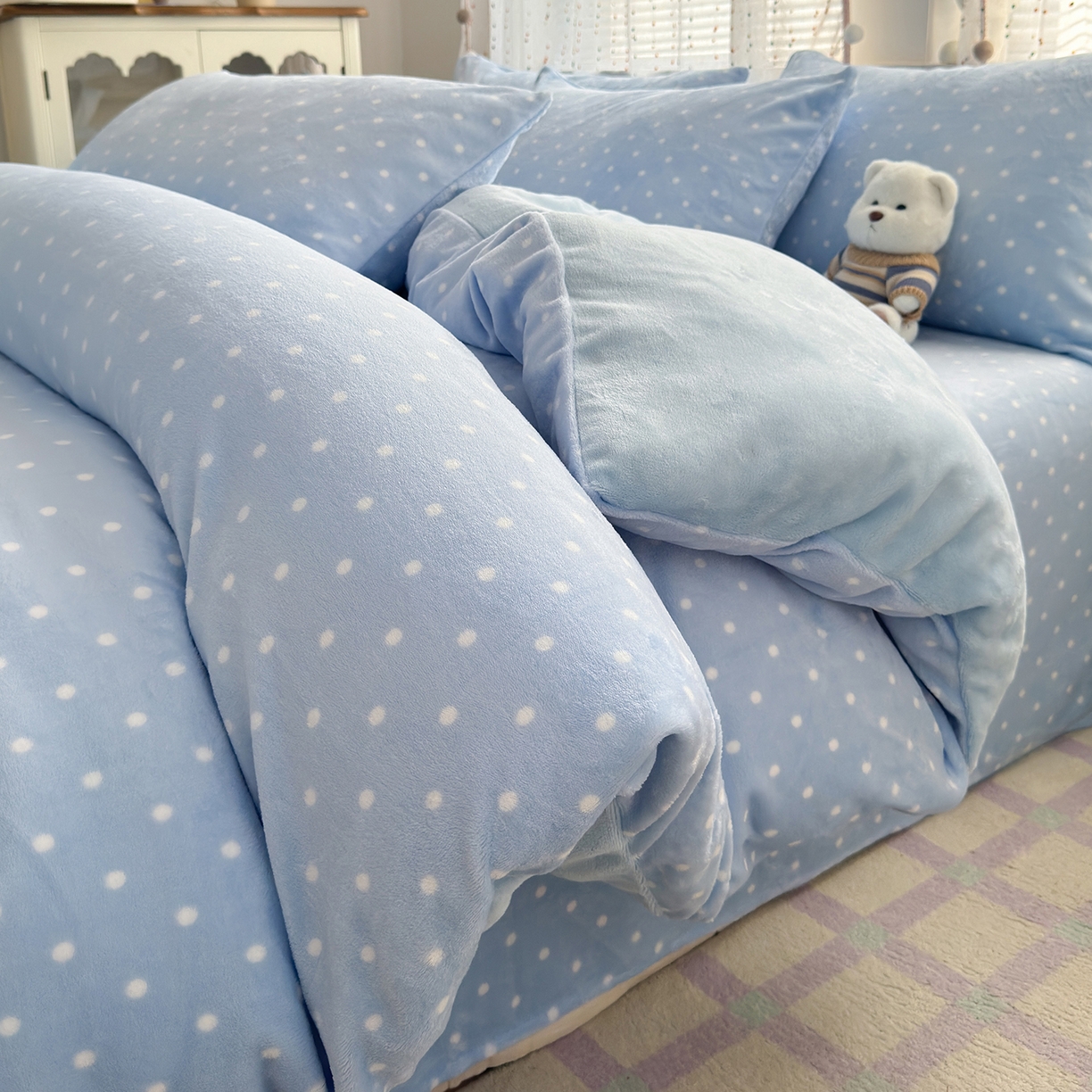 沐芷 2025 高克重加厚A类牛奶绒四件套珊瑚绒卡通简约三件套 【绒】爱情蓝波点
