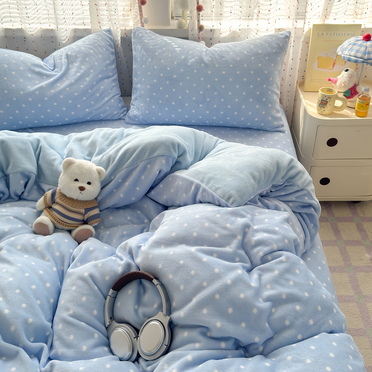 91家纺网 家纺一手货源 找家纺 沐芷 2025 高克重加厚A类牛奶绒四件套珊瑚绒卡通简约三件套 【绒】爱情蓝波点