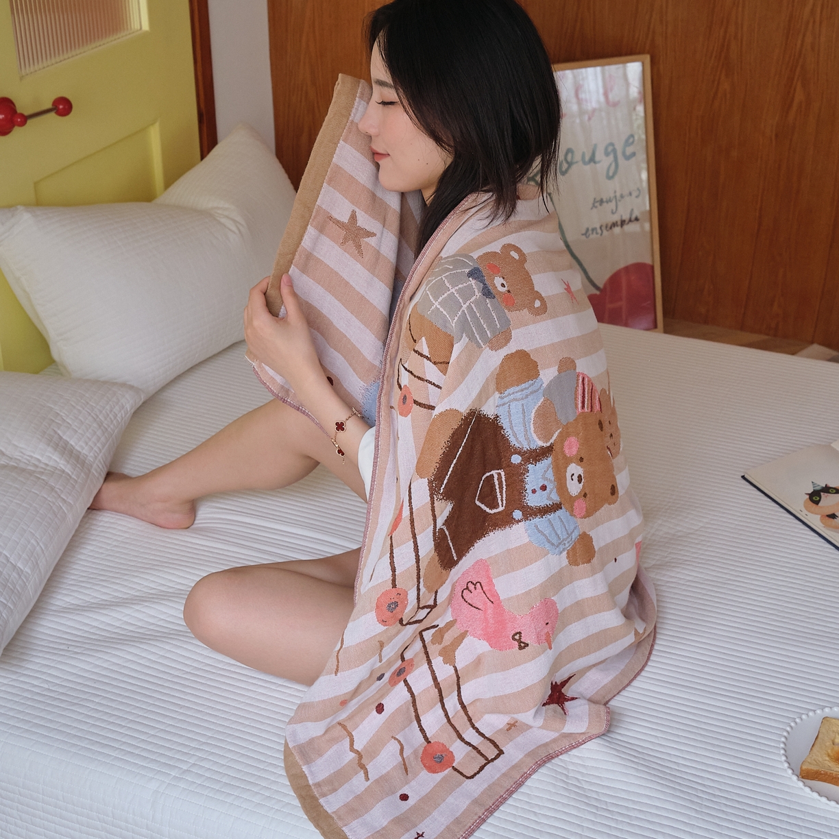 91家纺网 家纺一手货源 找家纺 沐瑟家纺 2025新款卡通A类全棉四层纱布浴巾加大毛巾-第四组 小熊火车 150*75cm