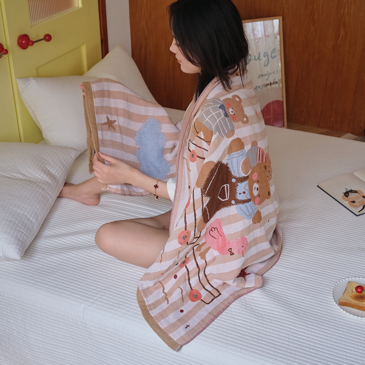 91家纺网 家纺一手货源 找家纺 沐瑟家纺 2025新款卡通A类全棉四层纱布浴巾加大毛巾-第四组 小熊火车 150*75cm