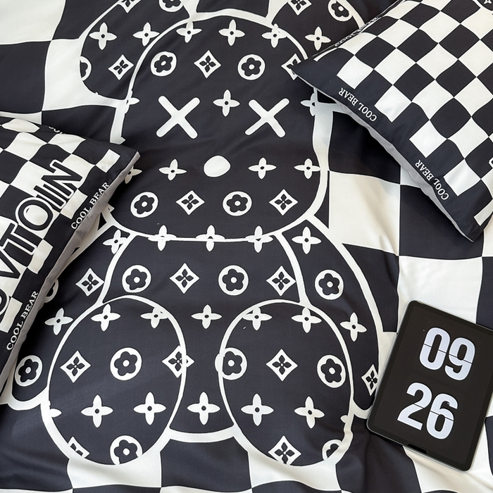 91家纺网 家纺一手货源 找家纺 色鬼布艺高端家居主号 2025新款现代简约网红款四季棉四件套 棋盘格公仔