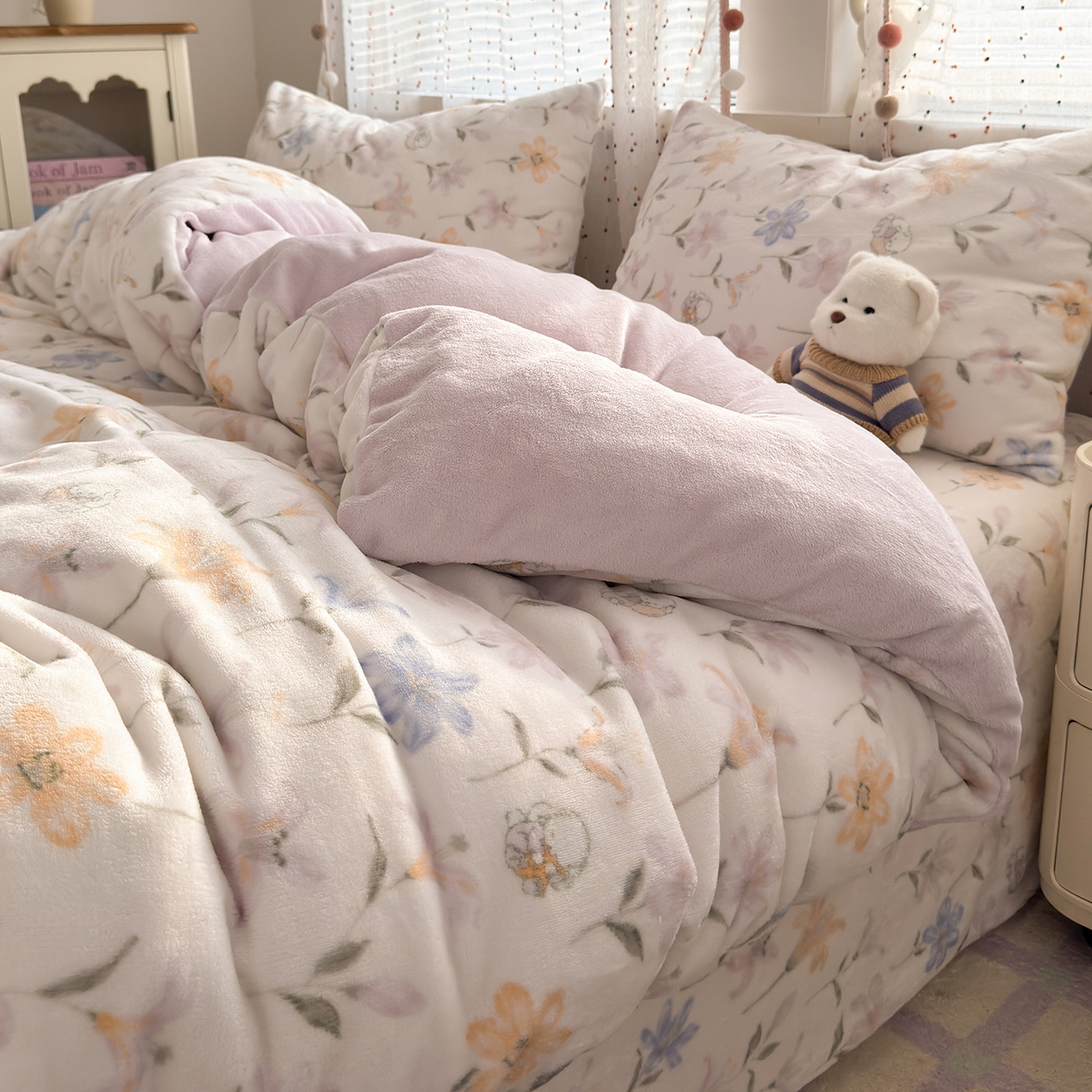 91家纺网 家纺一手货源 找家纺 沐芷 2025 高克重加厚A类牛奶绒四件套珊瑚绒卡通简约三件套 【绒】百合兔