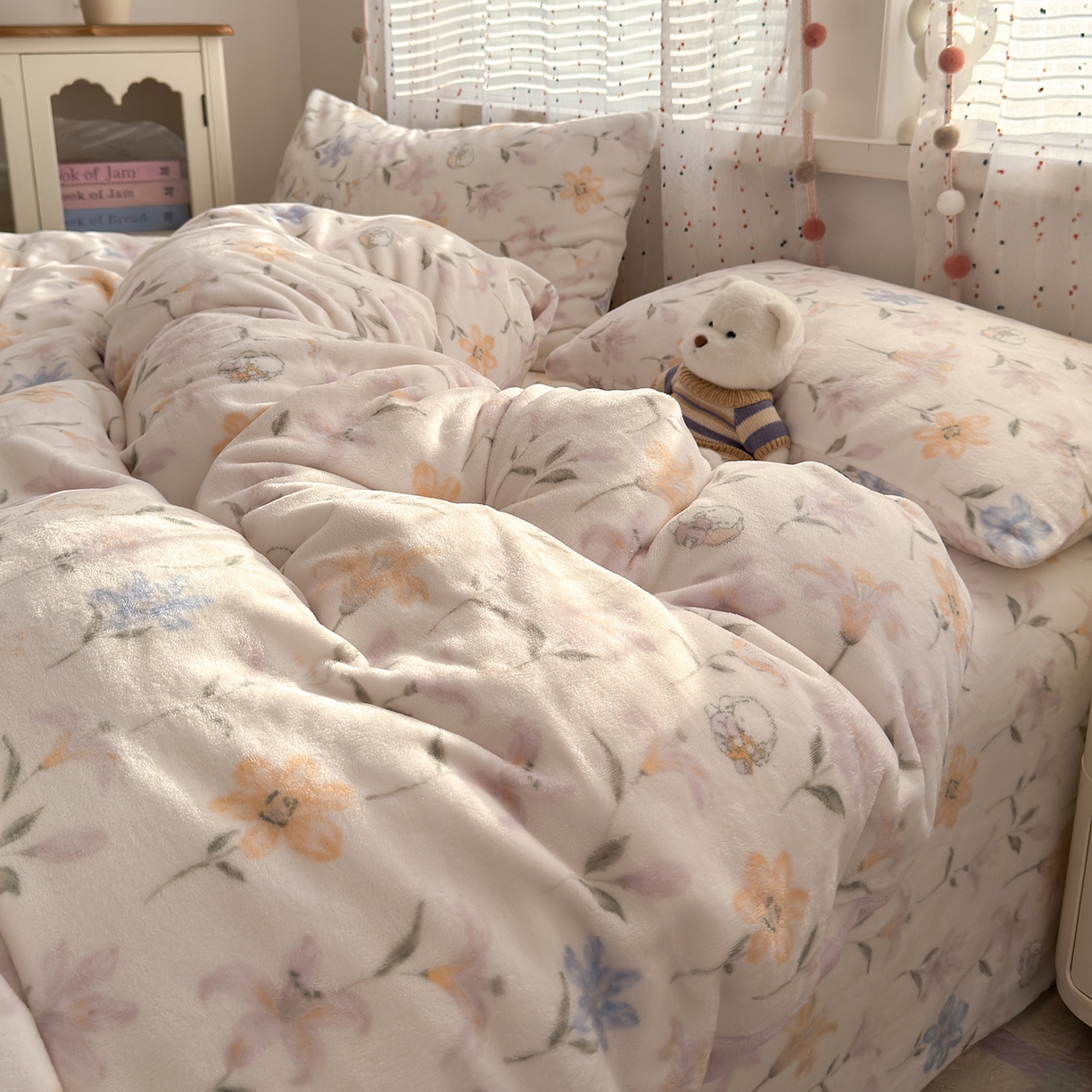 91家纺网 家纺一手货源 找家纺 沐芷 2025 高克重加厚A类牛奶绒四件套珊瑚绒卡通简约三件套 【绒】百合兔