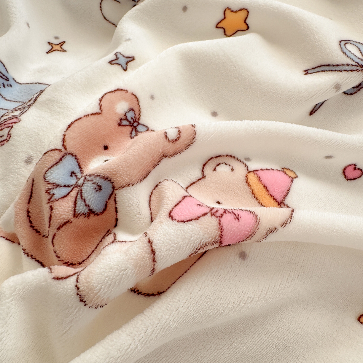 91家纺网 家纺一手货源 找家纺 沐芷 2025 高克重加厚A类牛奶绒四件套珊瑚绒卡通简约三件套 【绒】磁带熊仔