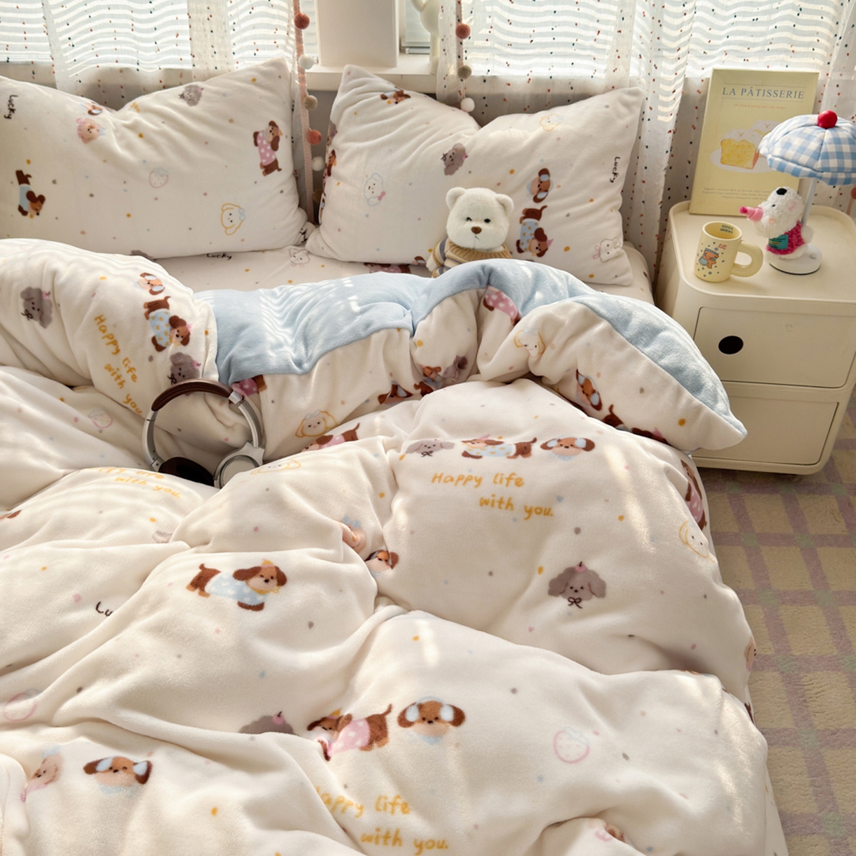 91家纺网 家纺一手货源 找家纺 沐芷 2025 高克重加厚A类牛奶绒四件套珊瑚绒卡通简约三件套 【绒】腊肠狗联盟