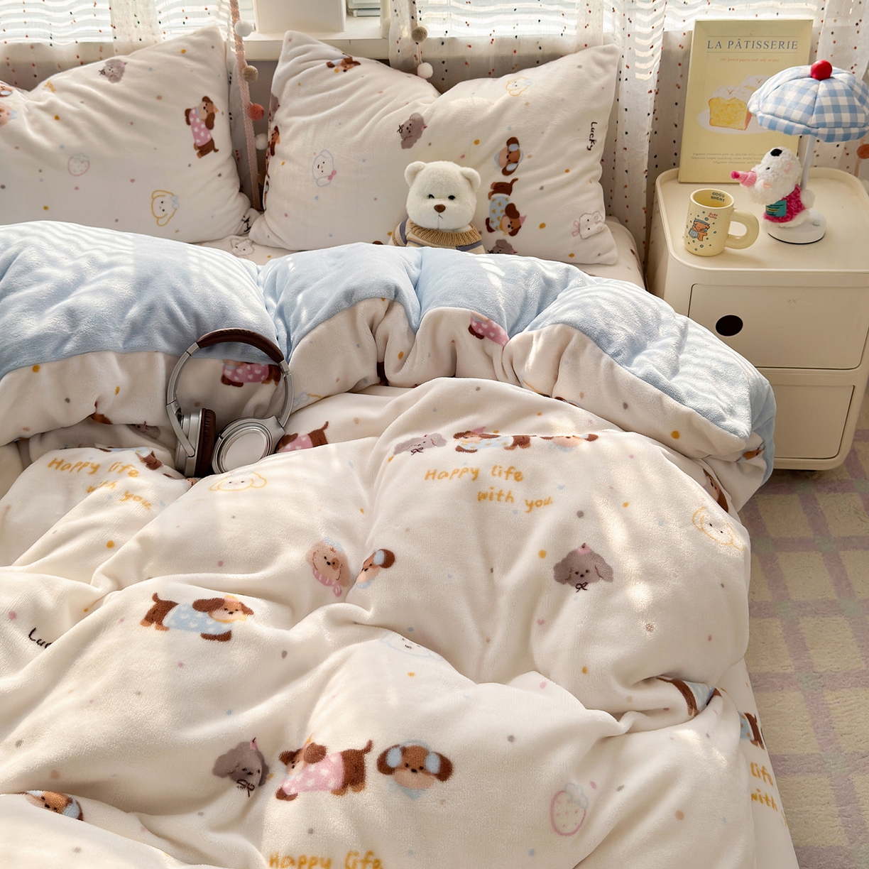 91家纺网 家纺一手货源 找家纺 沐芷 2025 高克重加厚A类牛奶绒四件套珊瑚绒卡通简约三件套 【绒】腊肠狗联盟