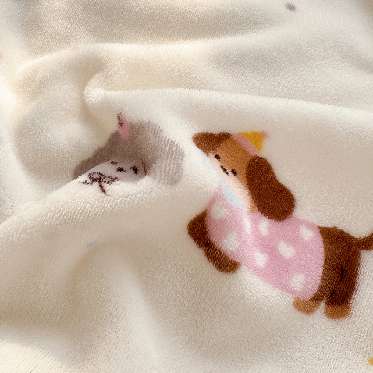 91家纺网 家纺一手货源 找家纺 沐芷 2025 高克重加厚A类牛奶绒四件套珊瑚绒卡通简约三件套 【绒】腊肠狗联盟