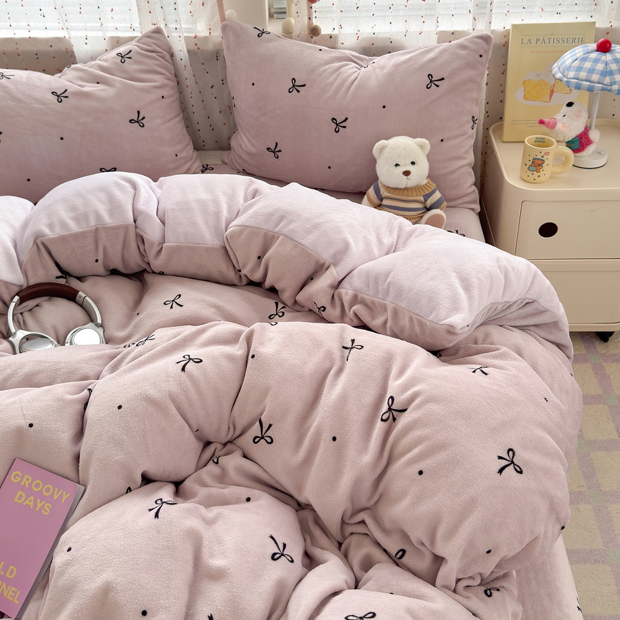 91家纺网 家纺一手货源 找家纺 沐芷 2025 高克重加厚A类牛奶绒四件套珊瑚绒卡通简约三件套 【绒】小蝴蝶结紫