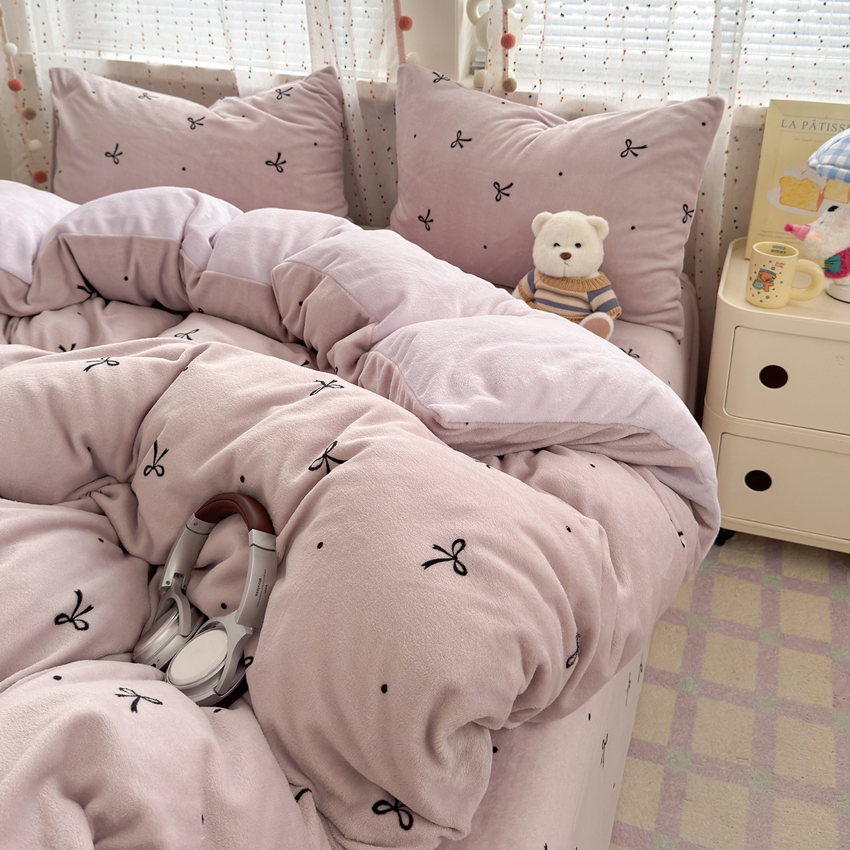 91家纺网 家纺一手货源 找家纺 沐芷 2025 高克重加厚A类牛奶绒四件套珊瑚绒卡通简约三件套 【绒】小蝴蝶结紫