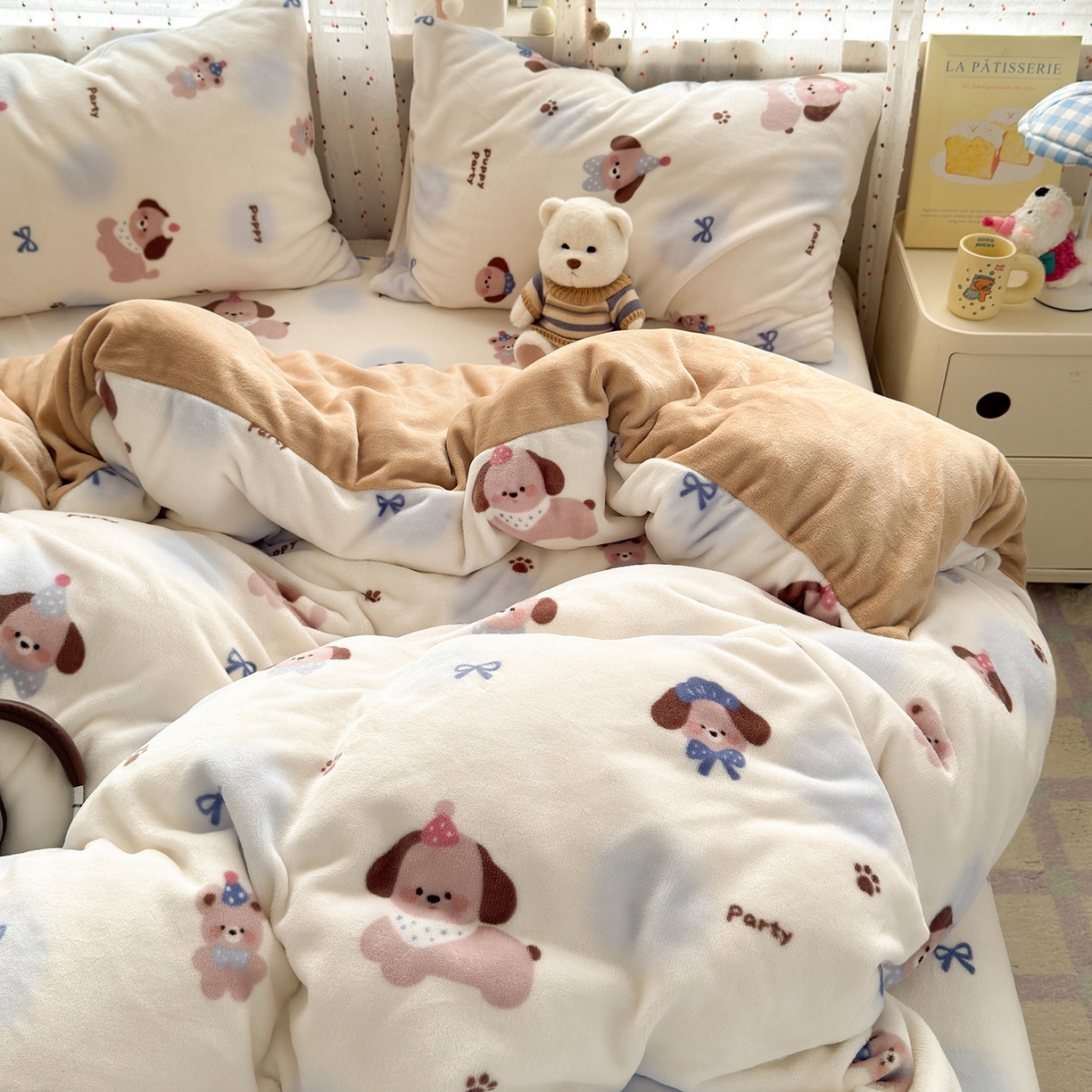 91家纺网 家纺一手货源 找家纺 沐芷 2025 高克重加厚A类牛奶绒四件套珊瑚绒卡通简约三件套 【绒】蓝波点印记