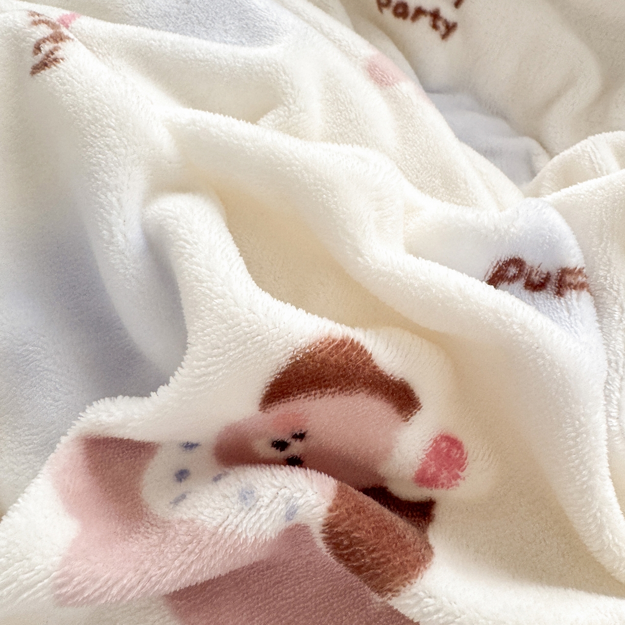 91家纺网 家纺一手货源 找家纺 沐芷 2025 高克重加厚A类牛奶绒四件套珊瑚绒卡通简约三件套 【绒】蓝波点印记