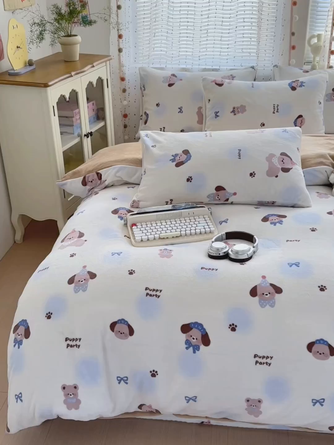 91家纺网 家纺一手货源 找家纺 沐芷 2025 高克重加厚A类牛奶绒四件套珊瑚绒卡通简约三件套 【绒】蓝波点印记