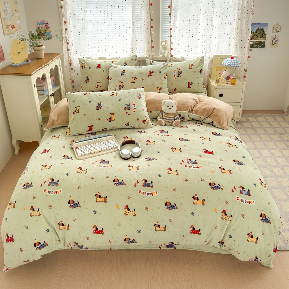 91家纺网 家纺一手货源 找家纺 沐芷 2025 高克重加厚A类牛奶绒四件套珊瑚绒卡通简约三件套 【绒】绿色腊肠狗