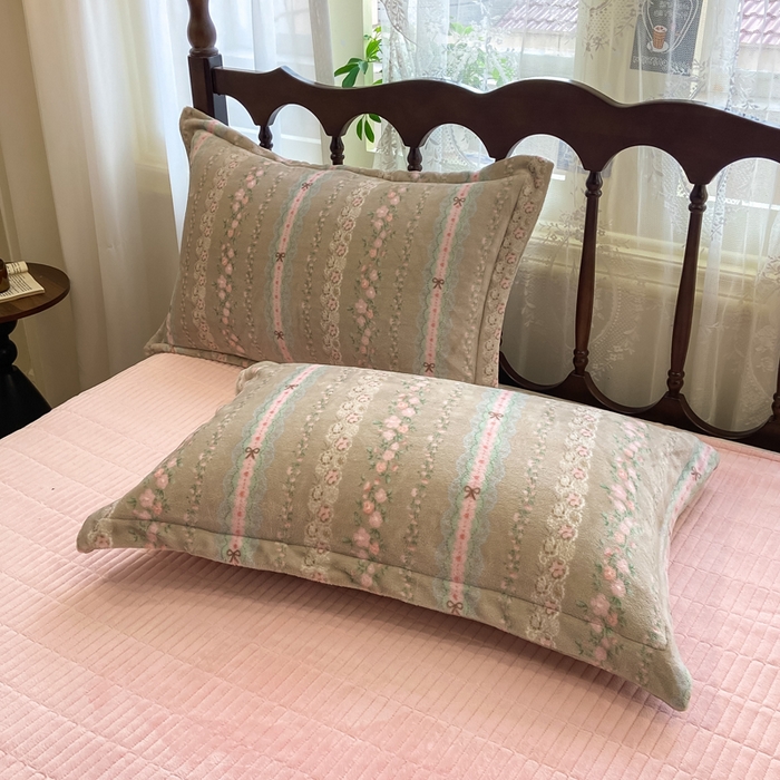 91家纺网 家纺一手货源 找家纺 典曼家纺 2025新款亲肤舒适双面牛奶绒床盖款四件套 蔷薇粉