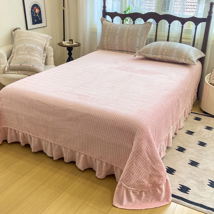 91家纺网 家纺一手货源 找家纺 典曼家纺 2025新款亲肤舒适双面牛奶绒床盖款四件套 蔷薇粉