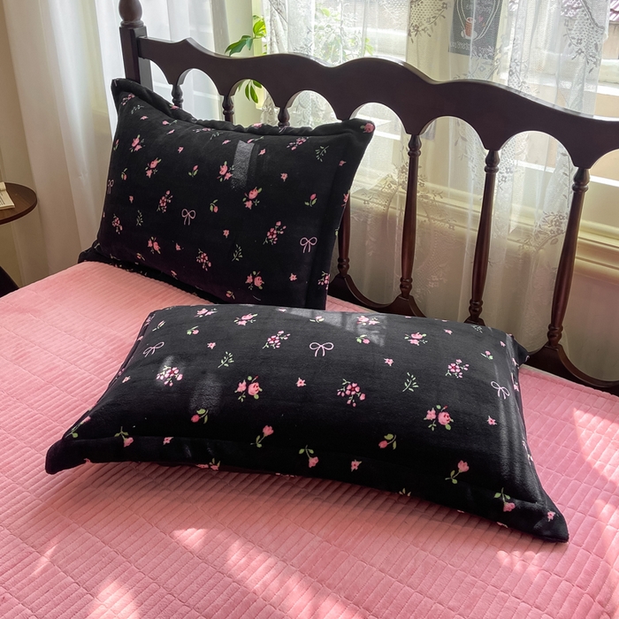 91家纺网 家纺一手货源 找家纺 典曼家纺 2025新款亲肤舒适双面牛奶绒床盖款四件套 复古小花