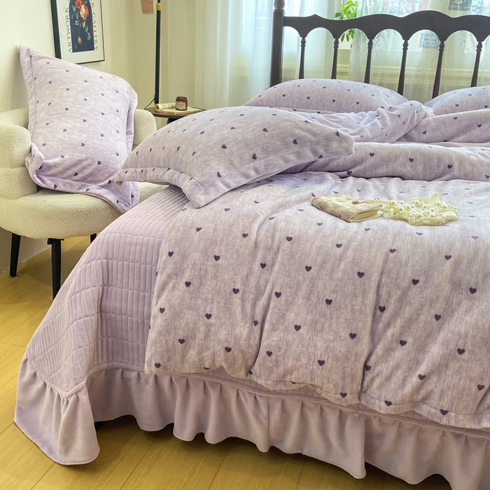 91家纺网 家纺一手货源 找家纺 典曼家纺 2025新款亲肤舒适双面牛奶绒床盖款四件套 爱心紫
