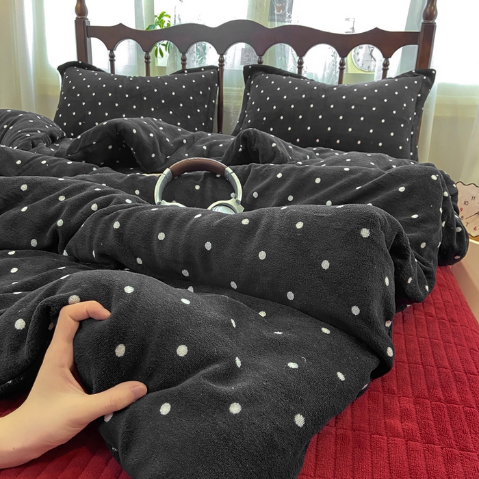 91家纺网 家纺一手货源 找家纺 典曼家纺 2025新款亲肤舒适双面牛奶绒床盖款四件套 黑珍珠