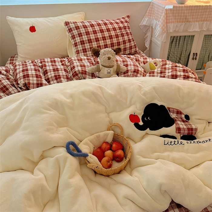 91家纺网 家纺一手货源 找家纺 （总）繁花家居 2025新款高克重牛奶绒贴布绣印花四件套