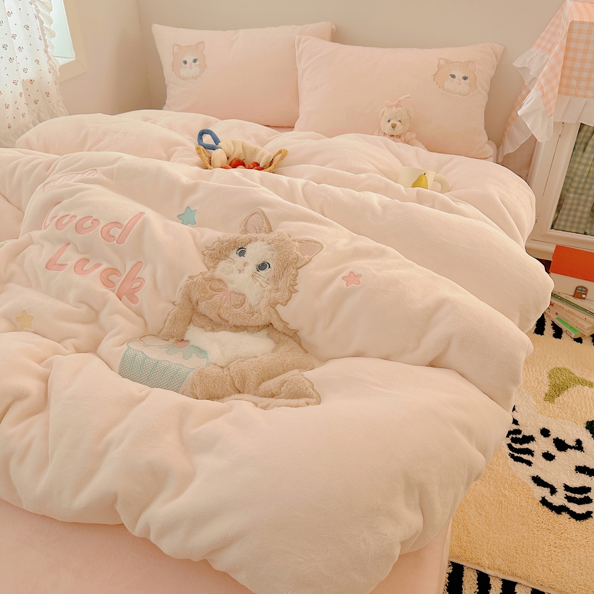 91家纺网 家纺一手货源 找家纺 （总）繁花家居 2025新款高克重牛奶绒贴布绣印花四件套