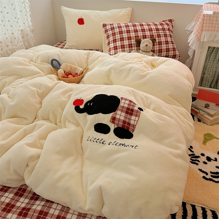 繁花家居 2025新款高克重牛奶绒贴布绣印花四件套 苹果小象